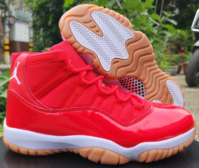 Air Jordan 11 Retro 2024 Red White